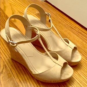 Nude wedges